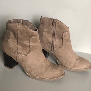 Old Navy Women’s Taupe Booties